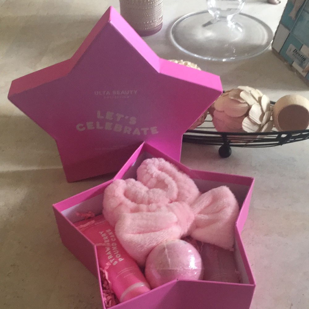 ULTA Beauty Strawberry Pound Cake /Pink Bath Gift Set